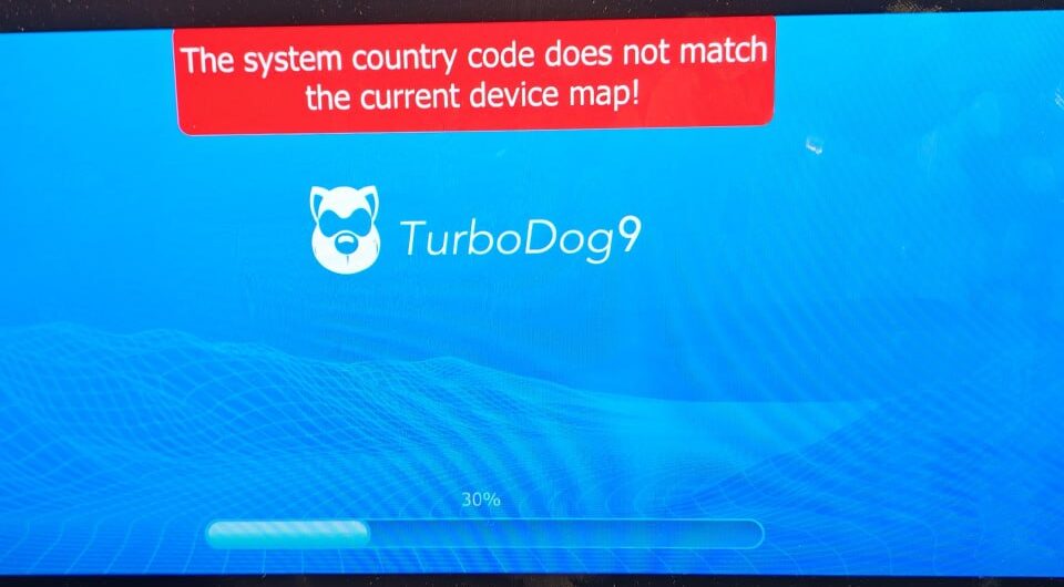 Заставка TurboDog9 с красной надписью «The system country code does not match the current device map!»